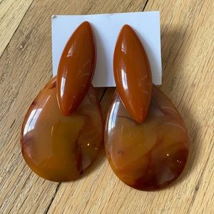 Acrylic earrings in brown